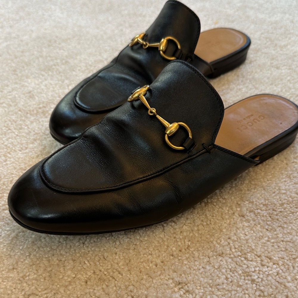 Gently loved Gucci Princetown leather mule